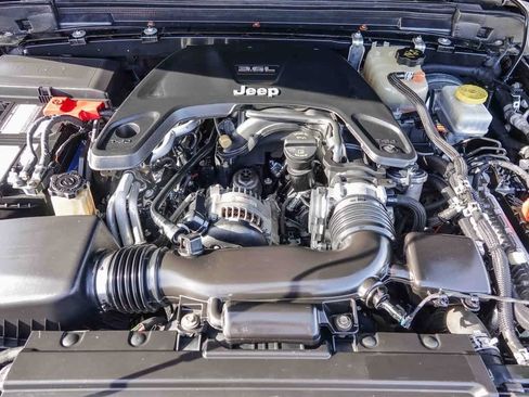 Certified 2018 Jeep Wrangler Unlimited Sahara w/ Dual Top Group image 26