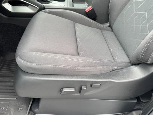 Used 2025 Nissan Frontier SV image 14