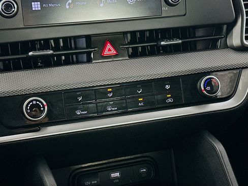 Used 2025 Kia Sportage LX image 22