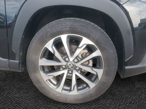 Used 2025 Toyota Corolla Cross XLE AWD/4WD image 11