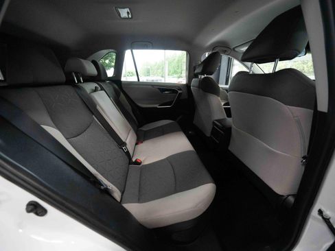 Used 2020 Toyota RAV4 XLE w/ Carpet Mat Package AWD/4WD image 25