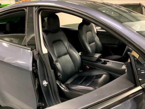 Used 2022 Tesla Model Y Long Range image 8