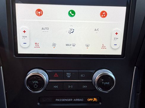 Used 2024 Ford Edge Titanium image 9