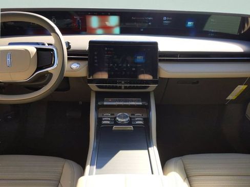 Certified 2024 Lincoln Nautilus Reserve AWD/4WD image 17