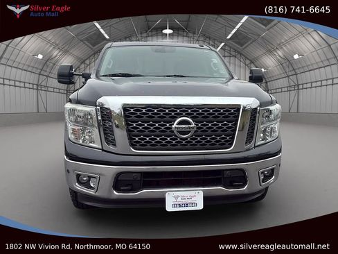 Used 2017 Nissan Titan SV image 8