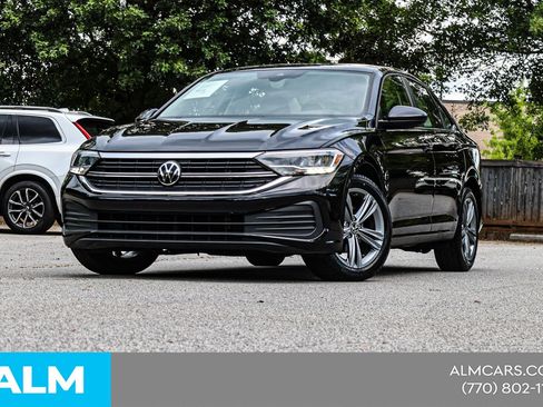 Used 2024 Volkswagen Jetta SE FWD image 2