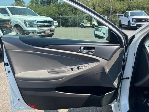 Used 2012 Hyundai Sonata Hybrid FWD image 16