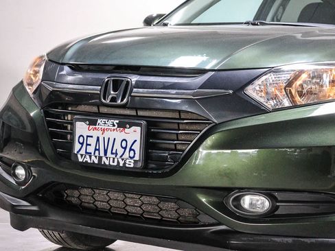 Used 2018 Honda HR-V EX image 8