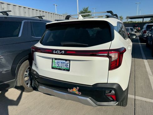 Certified 2024 Kia Seltos EX FWD image 4