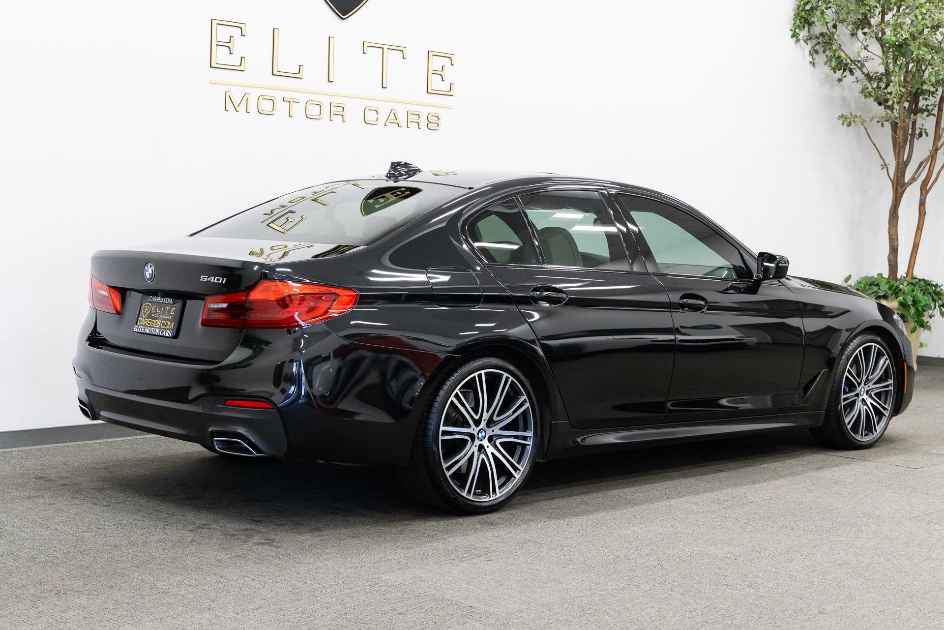 Used 2019 BMW 540i w/ M Sport Package RWD image 11