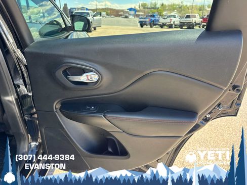 Used 2021 Jeep Cherokee Trailhawk w/ Premium Leather Package AWD/4WD image 17