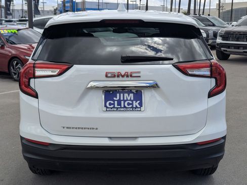 Used 2024 GMC Terrain SLE FWD image 3