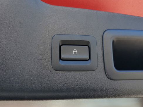 Used 2019 MAZDA MAZDA3 Hatchback w/ Preferred Package image 11