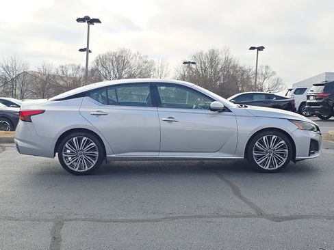 Used 2023 Nissan Altima 2.5 SL image 2