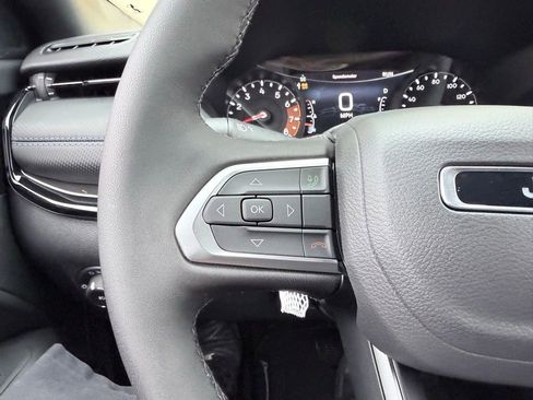 New 2026 Jeep Compass Latitude image 11