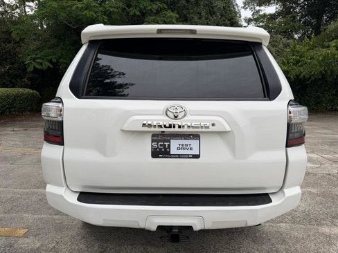 Used 2017 Toyota 4Runner SR5 AWD/4WD image 7