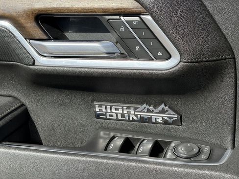 Used 2025 Chevrolet Silverado 1500 High Country w/ High Country Premium Package AWD/4WD image 24