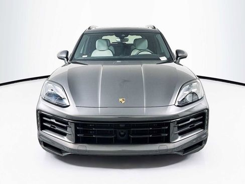 Used 2025 Porsche Cayenne image 6