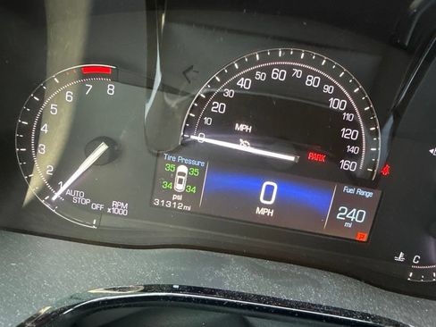 Used 2018 Cadillac XT5 Luxury w/ Driver Awareness Package FWD image 8