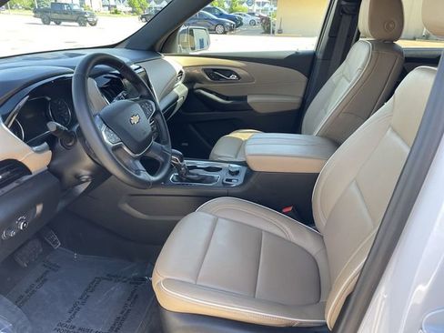 Used 2023 Chevrolet Traverse Premier AWD/4WD image 11