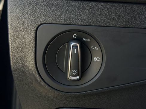 Used 2021 Volkswagen Tiguan SE FWD image 22