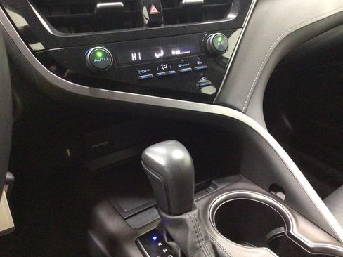 Used 2024 Toyota Camry SE image 13