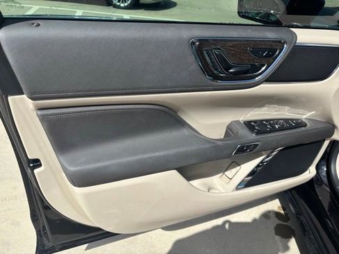 Used 2020 Lincoln Continental FWD image 9