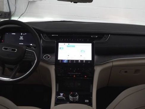 New 2025 Jeep Grand Cherokee L Limited w/ Luxury Tech Group II image 23