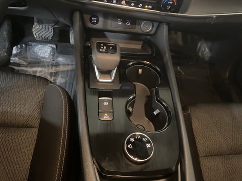 Used 2025 Nissan Rogue SV image 20