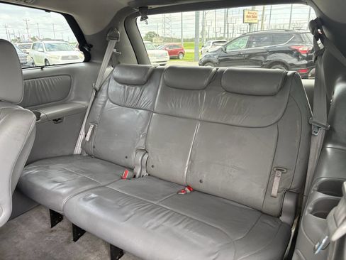Used 2010 Toyota Sienna image 11