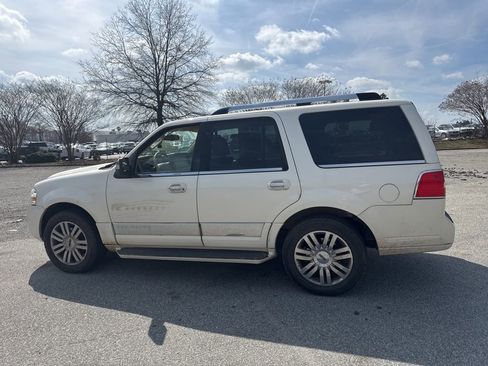 Used 2007 Lincoln Navigator Ultimate image 19