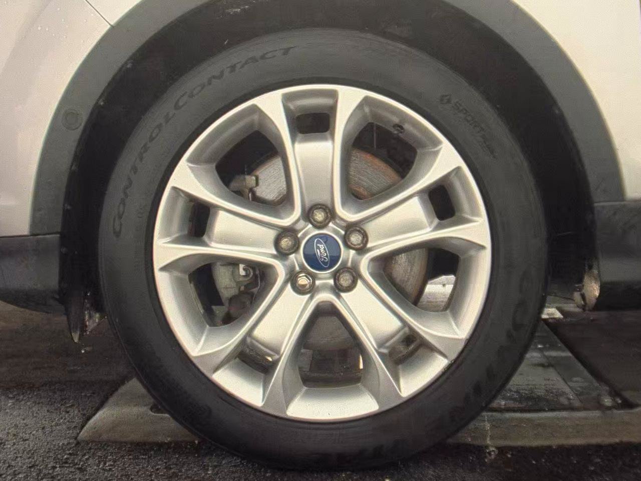Used 2015 Ford Escape Titanium w/ Equipment Group 301A AWD/4WD image 9
