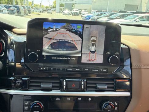 Used 2025 Nissan Pathfinder Platinum AWD/4WD image 30