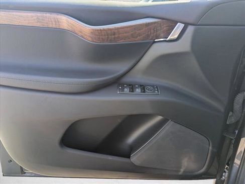 Used 2018 Tesla Model X P100D image 7