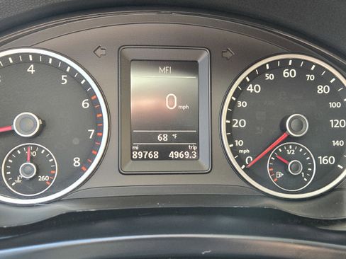 Used 2013 Volkswagen Tiguan S image 24