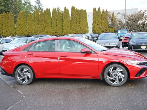 New 2025 Hyundai Elantra Limited image 3