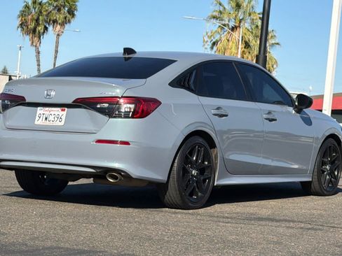Used 2023 Honda Civic Sport image 2
