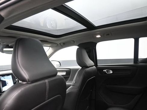 Used 2023 Volvo XC40 B4 Ultimate FWD image 19