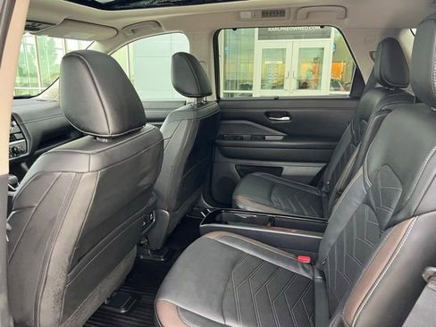 Used 2024 Nissan Pathfinder Platinum image 29
