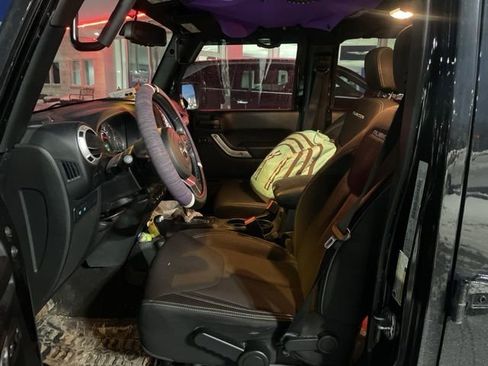 Used 2018 Jeep Wrangler Unlimited Rubicon w/ Cold Weather Group image 6