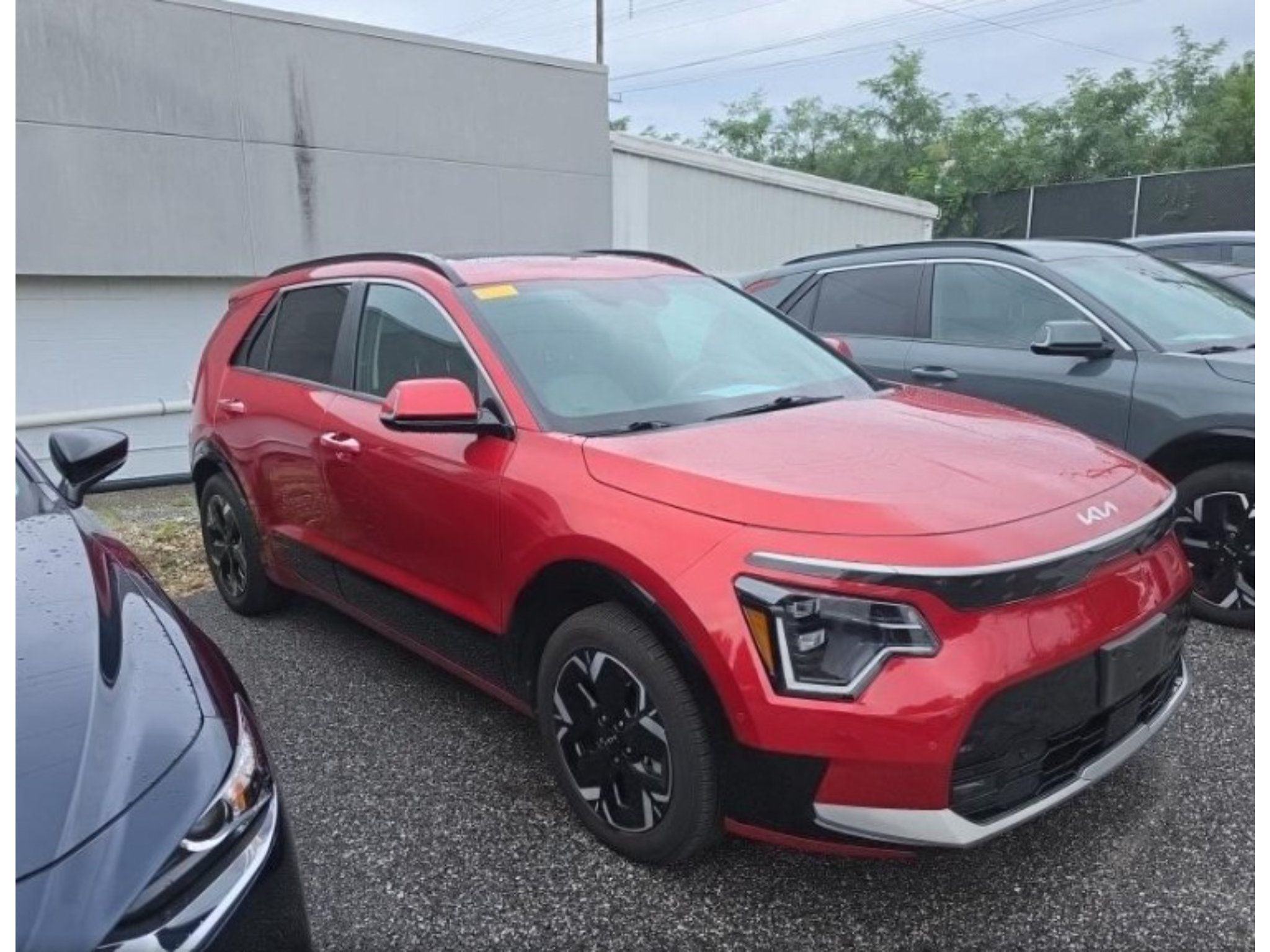 Used 2023 Kia Niro Wave w/ Wave Preserve Package FWD image 1