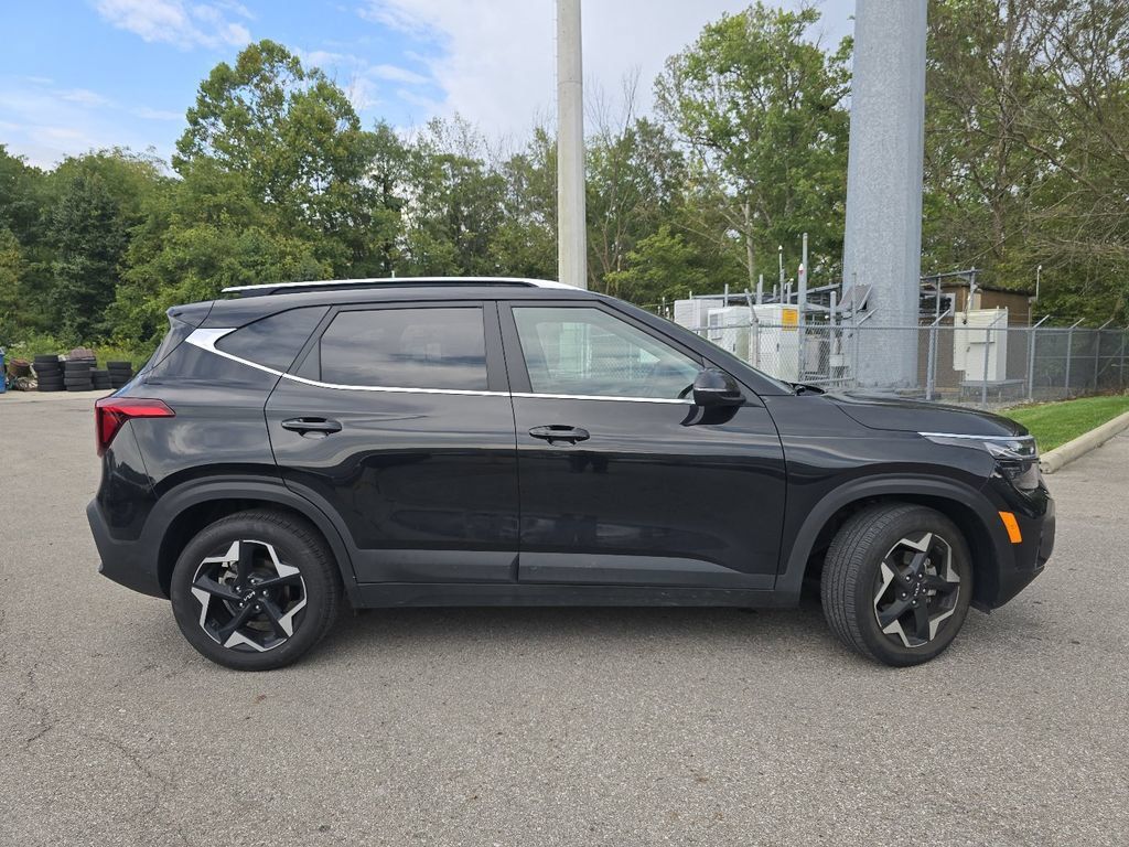 Used 2024 Kia Seltos EX FWD image 16