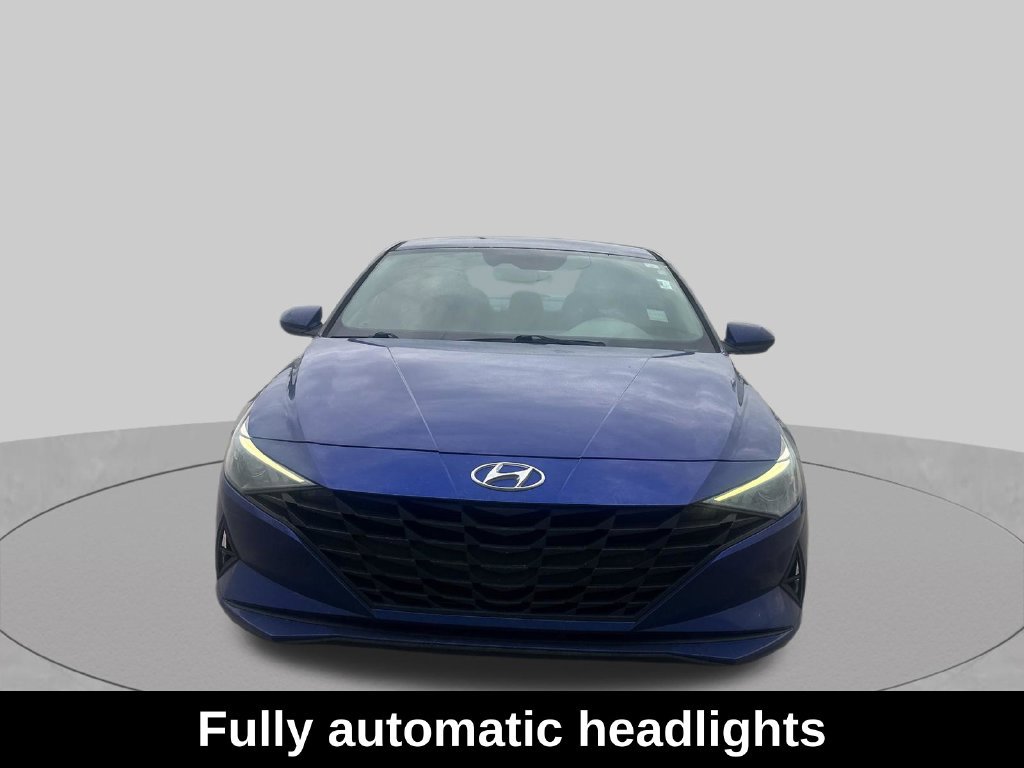 Used 2023 Hyundai Elantra SEL w/ Preferred Accessory Package FWD image 9