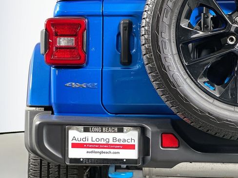 Used 2023 Jeep Wrangler Sahara image 17