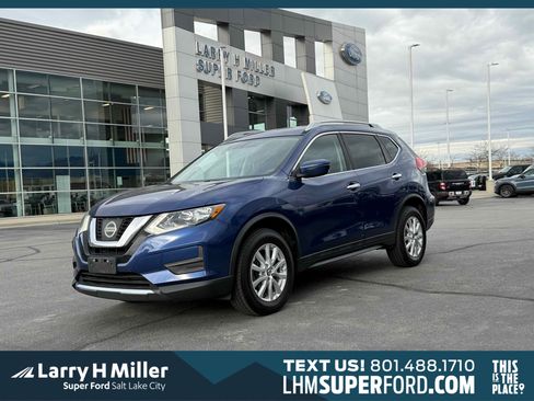 Used 2017 Nissan Rogue SV image 1