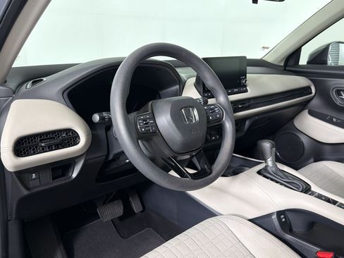 Used 2025 Honda HR-V LX image 3