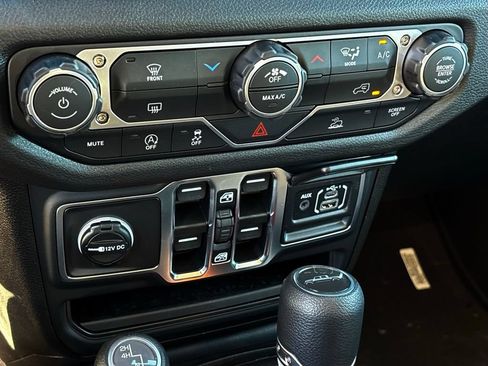 New 2026 Jeep Gladiator Sport AWD/4WD image 17