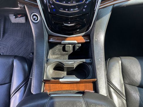 Used 2020 Cadillac Escalade Premium Luxury AWD/4WD image 22