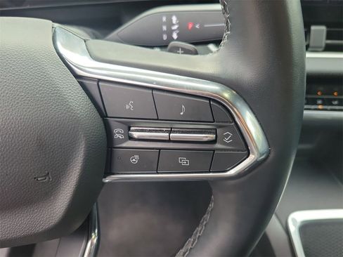 Used 2025 Chevrolet Equinox LT image 19