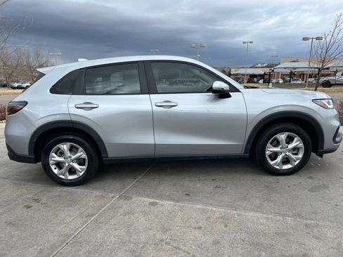 Used 2024 Honda HR-V LX image 9